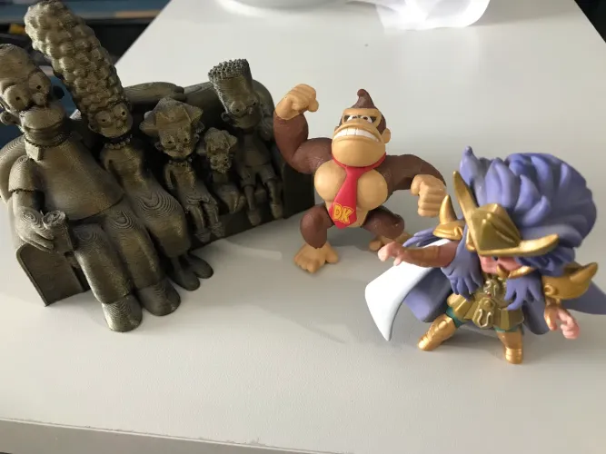 Miniaturas donkey kong Simpsons cavaleiros zodíaco
