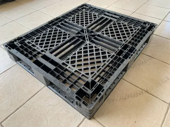 Pallet de Plástico 100x120x15 Seminovo