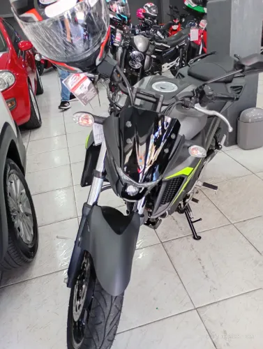 Oportunidade!! FZ25 2024 786 KM