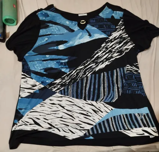 Blusa plus size, preto, azul e branco, tamanho 54