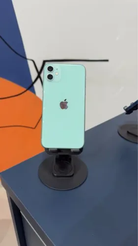 iPhone 11 / 128GB / Verde / Saúde de bateria 73%