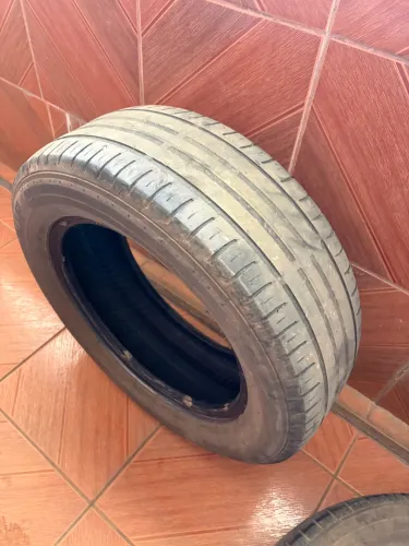 Vendo pneu 205/60 aro 15 R$120,00 cada um