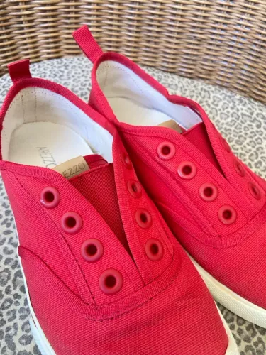 Tênis Vermelho Arezzo - Conforto e Estilo