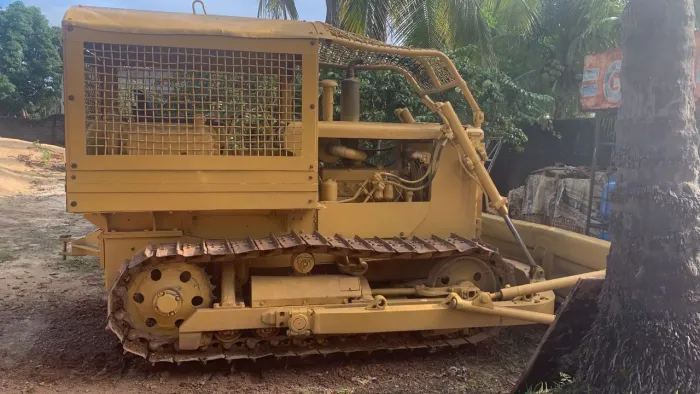 Trator de Esteira D30 - komatsu troco em caminhonete
