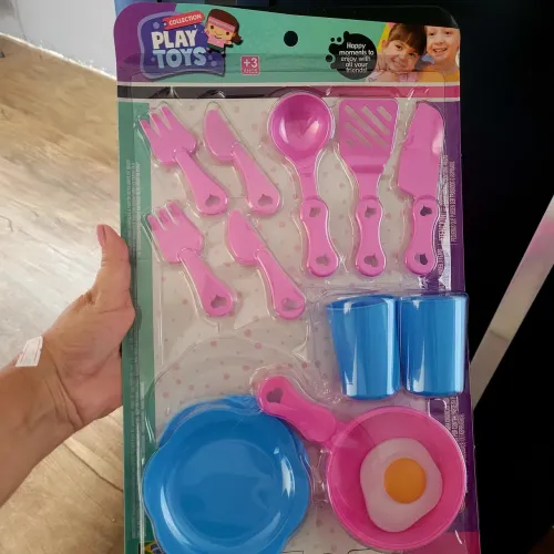 Quatro brinquedos novos