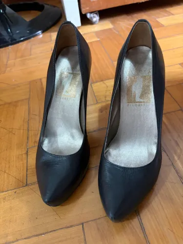 Salto Scarpin preto seminovo (em perfeito estado) Maria de Loretto - número 35