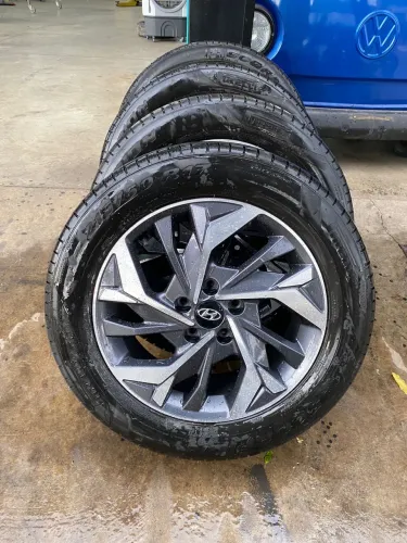 Rodas aro 17 Creta+ Pneus Pirelli semi novos 
