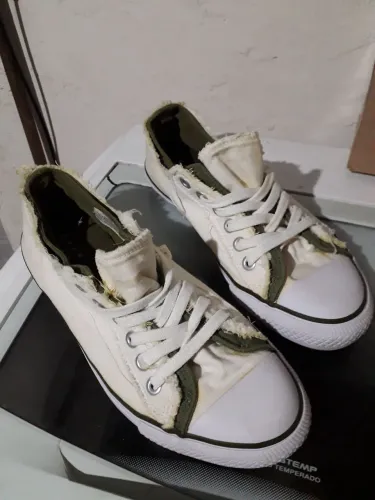 Tênis Zara Branco com Detalhes Verdes