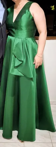 Vestido de festa verde muito elegante