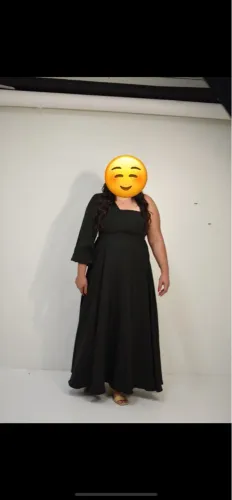 Vestido longo preto com manga única