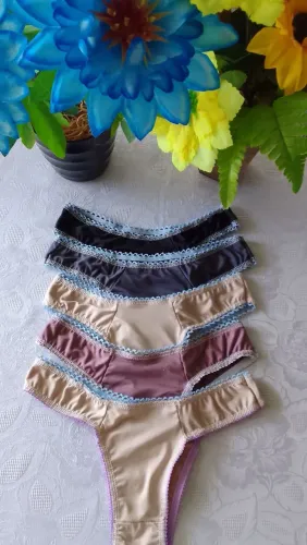 Kit de Calcinhas de Cetim com Renda