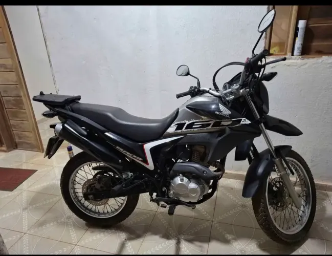 Moto bem conservada, pronta para transferir 