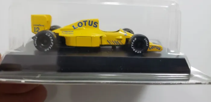 Miniatura kyosho 1/64 +brinde surpresa!