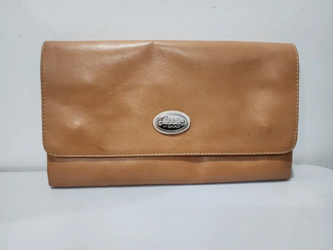 Bolsa de mão de couro caramelo da SAAD nova 25 x 14x 3,5 cm