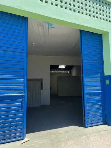 ALUGA-SE GALPÃO ÓTIMA LOCALIZAÇÃO