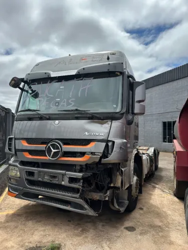 Caminhão Actros 2546 LS para retirada de peças