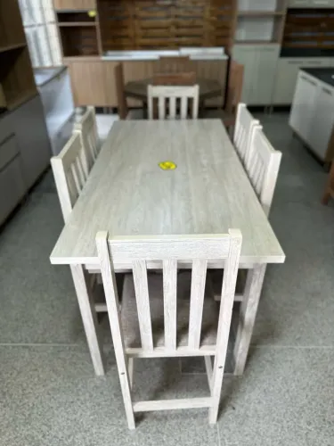 Mesa com 6 cadeiras eucalipto 