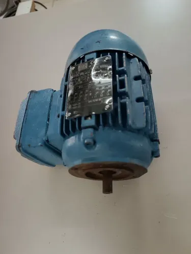 Motor Weg trifásico 0.33CV 1710RPM semi novo