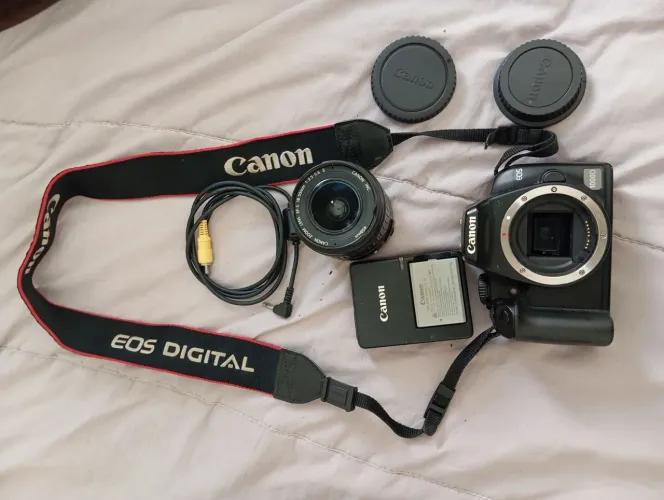 Camera Canon 1000D