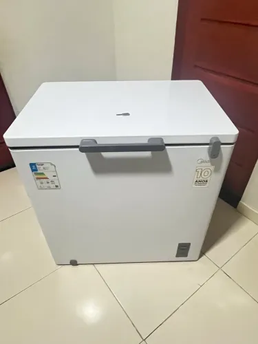 Freezer Midea 200L semi novo