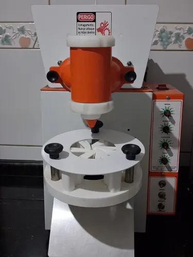 Maquina de Salgado Semi Nova ,Fácil Manuseio, Fácil de Limpar ,todas peças bem Conservada