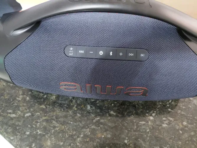 bombox Aiwa com rgb 200vts rms