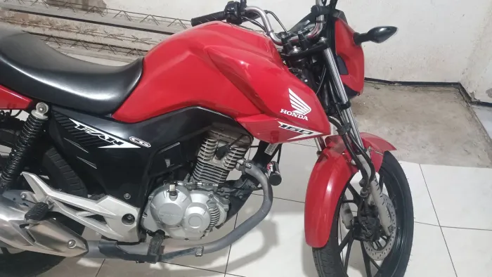 Moto Honda Fan 2021 top com, sou o segundo dono tenho chave reserva tô pedindo 14800. Est