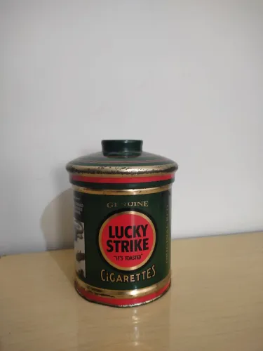 Lata vintage Lucky Strike ( tabaqueira)
