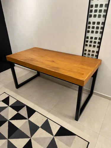 Mesa em Madeira de Demolição