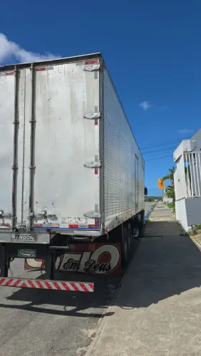 Vendo ou troco caminhão 2429