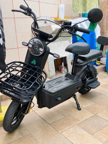 Na verdade é um autopropelido, moto de 800w