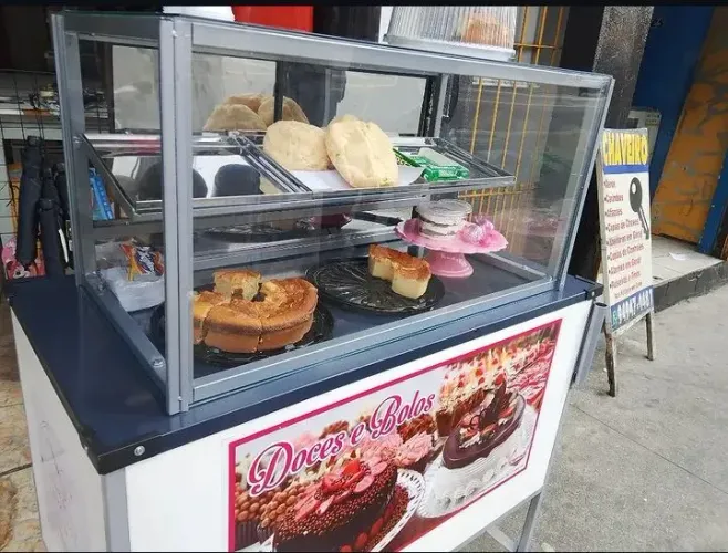 Carrinho de Doces e bolos com Guarda Sol e Rodas Pneumáticas