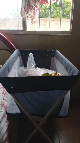 Berço portátil com mosqueteiro