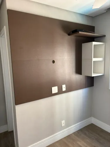 Painel de TV + Mesa de Cabeceira (Criado Mudo)