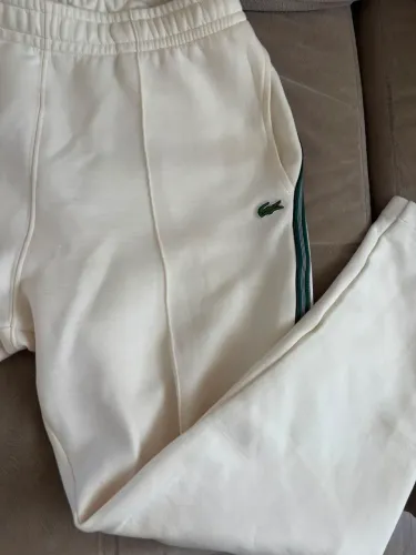 Calça de moletom Lacoste tamanho G 400 reais