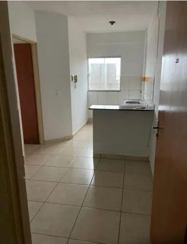 Kitinete próximo a UFG campus samambaia, um quarto com banheiro sala e cozinha americana