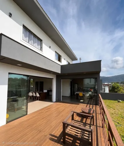 Casa mobiliada com 5 dormitórios para locação no Condomínio Ilha do Francês Florianópolis