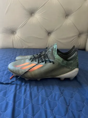 Chuteira adidas trava mista original