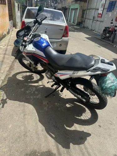 XRE 300 tricolor