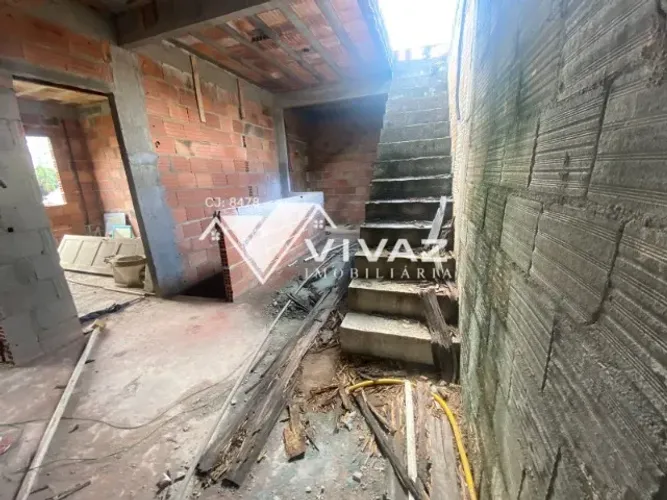 Casa Duplex com Obra inacabada na Abolição