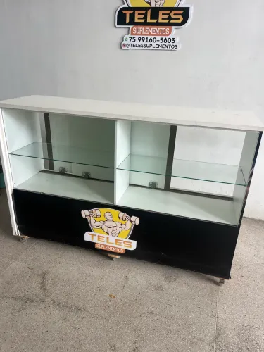 Balcão expositor com vidro e gavetas - ótimo estado