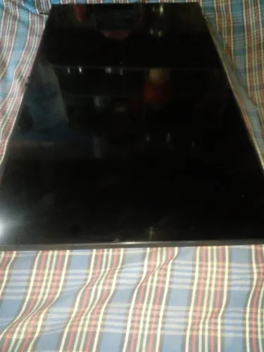 Vendo tv para quem queira mandar consertar...