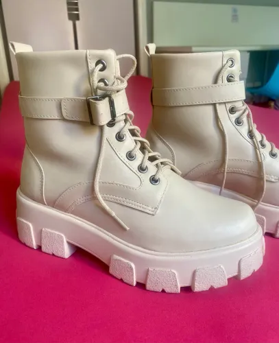 bota off white kpop 
