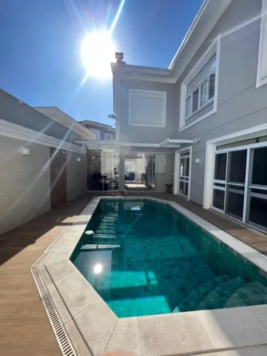 Casa á Venda Condominio Fechado - 3 Suítes, 4 vagas - Santana de Parnaiba SP.