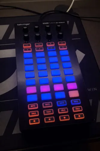 Controladora MIDI Behringer CMD LC-1