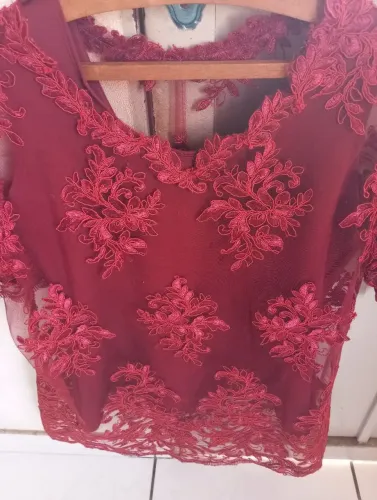 Vendo esta blusa tamanho G preço 40.00 reais 
