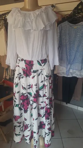 Lindo conjunto Saia e blusa!!