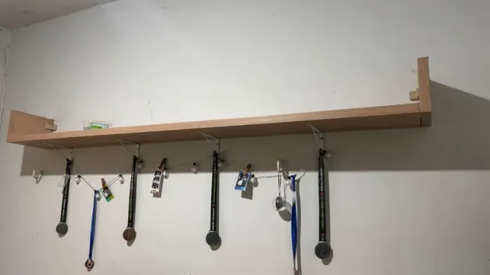 Bancada + prateleira em MDF de boa qualidade, ideal para escritório, estudos.