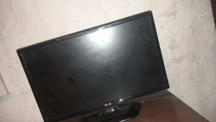 Monitor TV LG (21p) estou me desfazendo! estava parado, (não sei cê está funcionando)