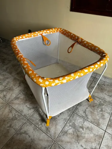 Cercado / chiqueirinho Kiddo (laranja/branco)